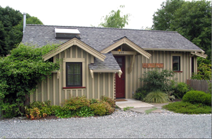 Backyard Cabin. Photo from Ross Chapin.com.