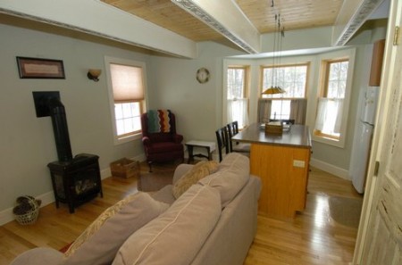 real_estate_guest_house_faiola_mcfadden_mjr_mbh_sun_8_559872612022008_t500x500 Living Area