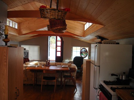 floating_pod_interior_800x600