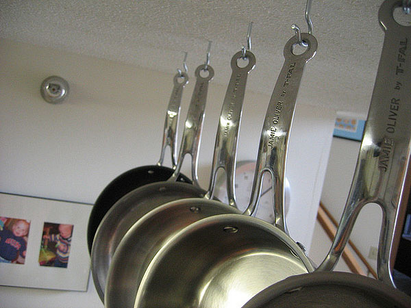 39856003_4064222472_z frying pans hanging