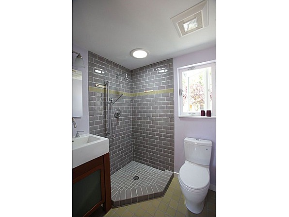 IS-7lgl1gntawrh bathroom