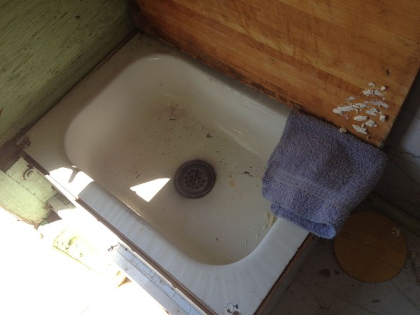 julies-sheep-wagon-sink