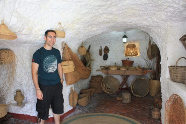 CUEVAS-DE-SACROMONTE-EN-GRANADA