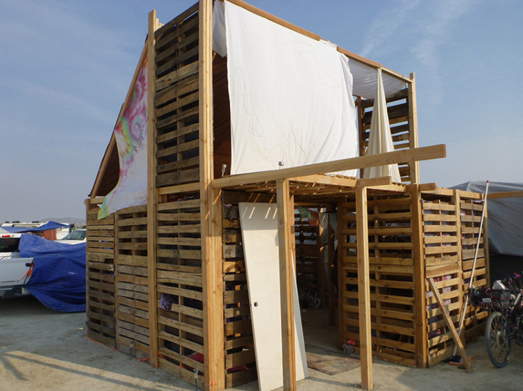 burning-man-tiny-house26