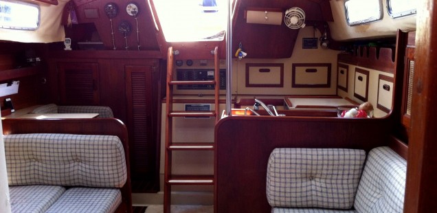 cal-35-interior-forward-looking-aft-636x310