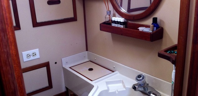 cal-35-interior-head-sink-636x310