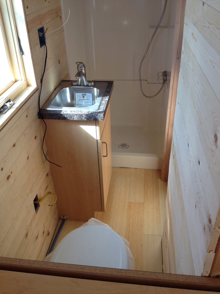 ACE-tinyhouse-bathroom