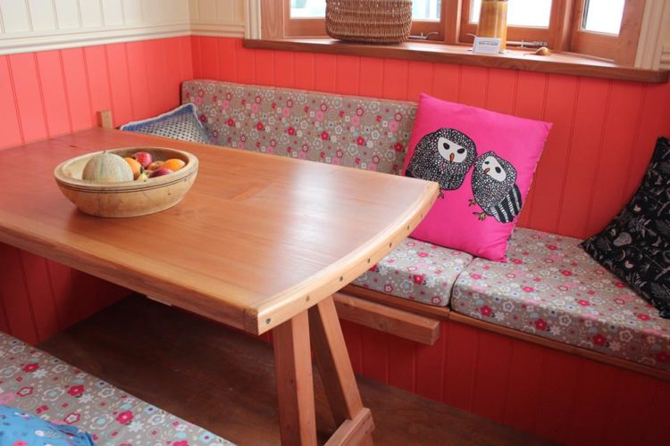 BarrelTopWagon-LivingWagon-dining2