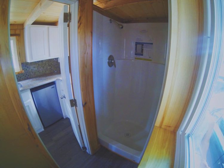 TinyMountainHouses-bathroom