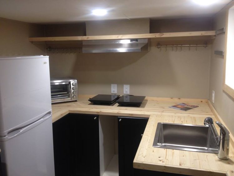 MiniHomesManitoba-kitchen