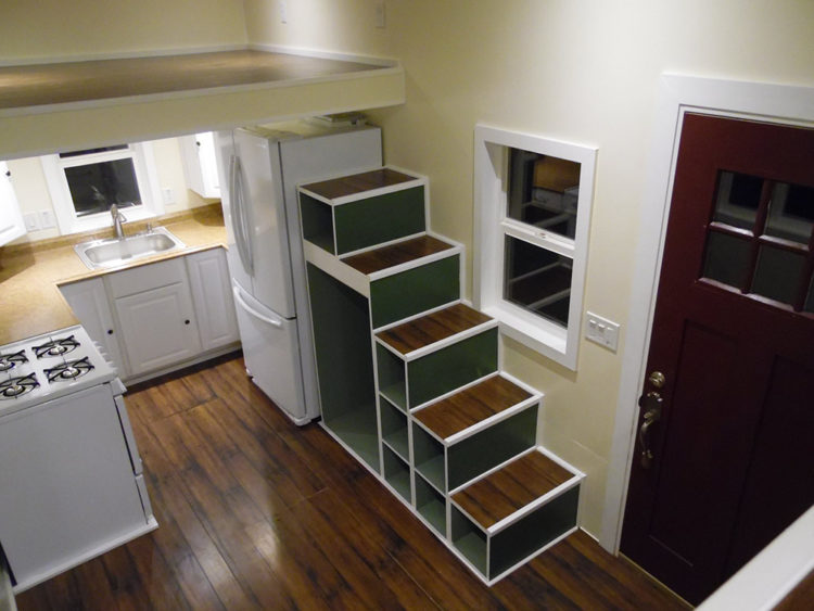 UpperValley-TinyHouse-stairs