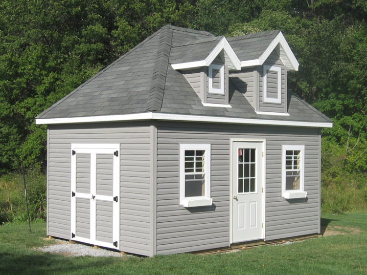 AmishYard-tinyhouse1