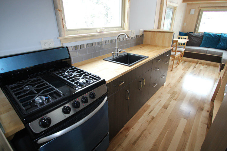 Simblissity-tinyhouse-kitchen