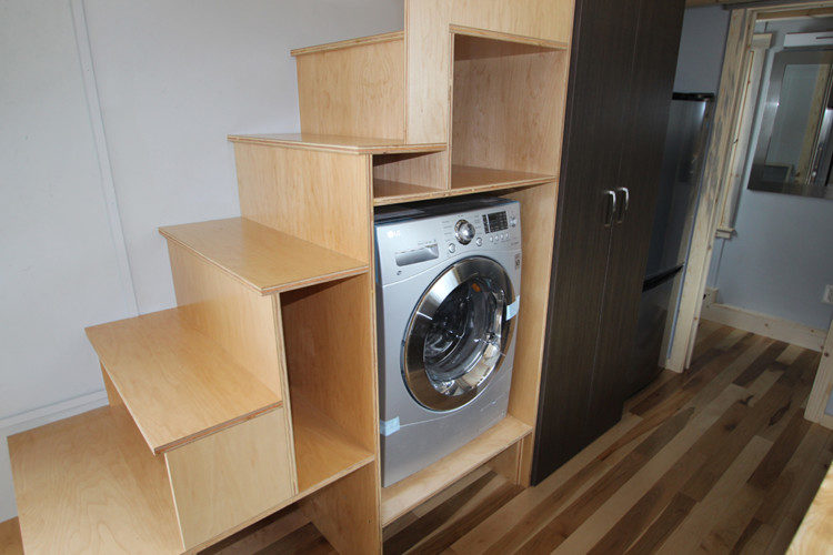 Simblissity-tinyhouse-stair