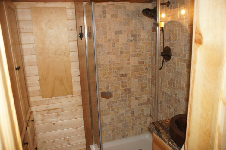 WanderHomes-tinyhouse-bath