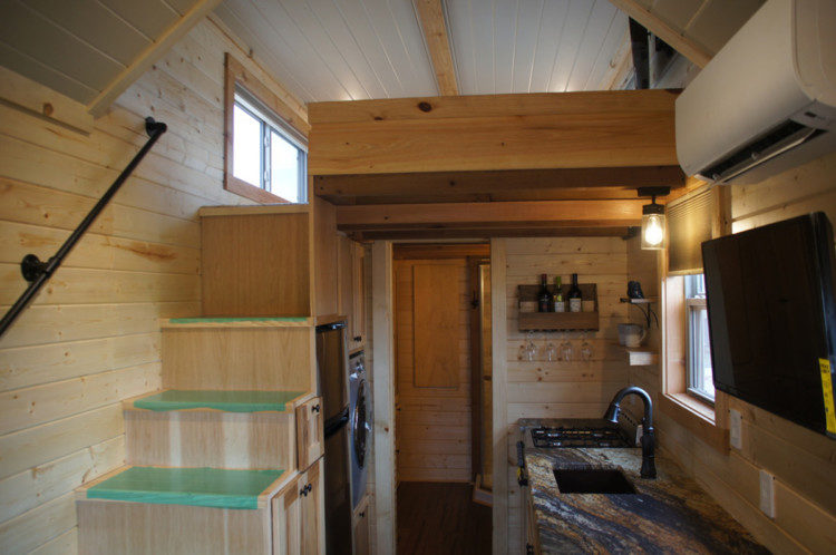 WanderHomes-tinyhouse-stairs