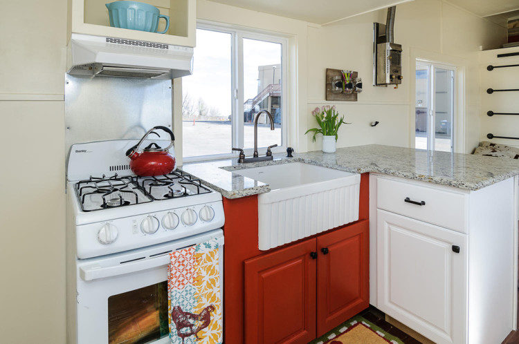 tinyhousesbydarla-kitchen2