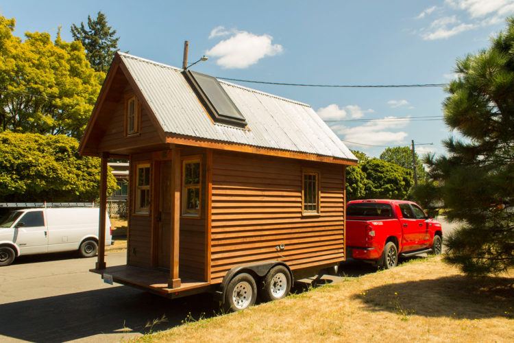 kozy-kabin-tiny-house-angle-view-porch-and-front-door