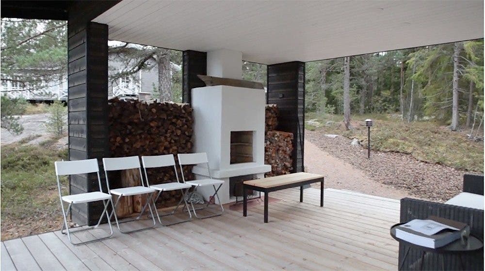 sunhouse-finland-covered-deck
