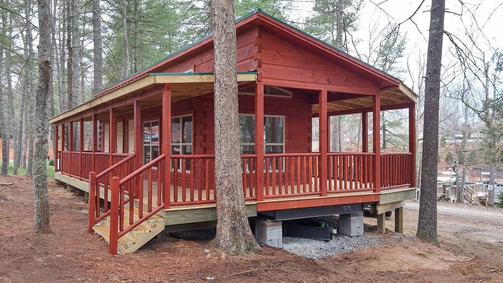 Green River Log Cabins Builds Custom Park Models in 3 Weeks - Tiny House Blog