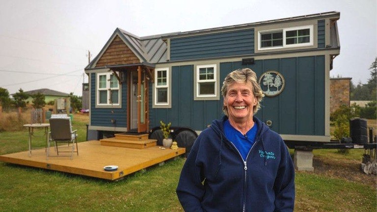 Semi-Retired Woman’s 24' Tiny Home Life