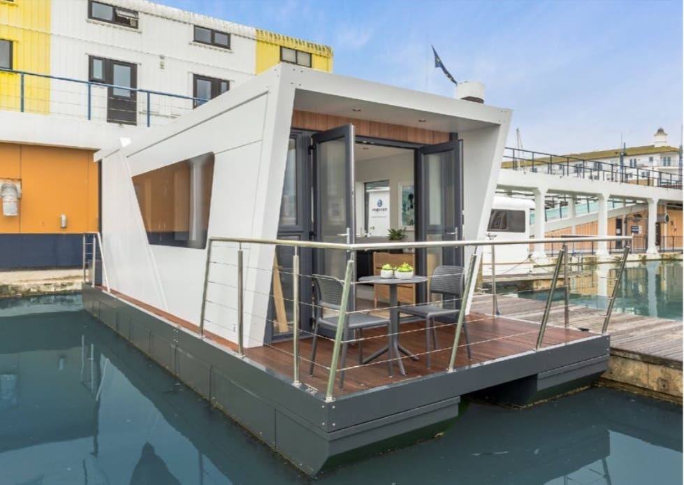 M250 floating home