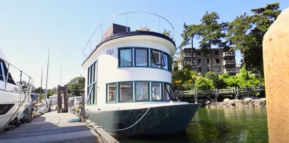 Pax tiny house boat