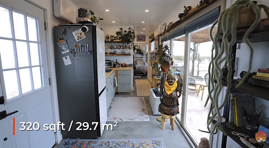 kitchen/living room area